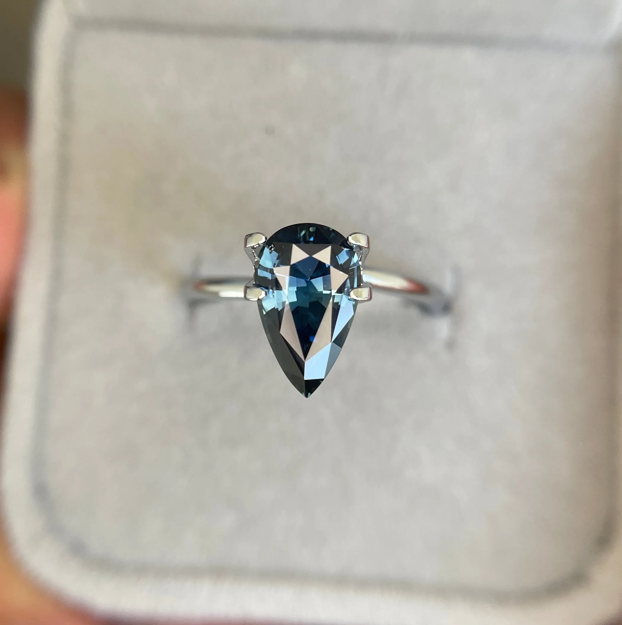2.15 crt Green Sapphire Gemstones - Loose Genuine Blue Green Sapphire Gems for Sale. Ideal for custom handcrafted jewellery. make your ring