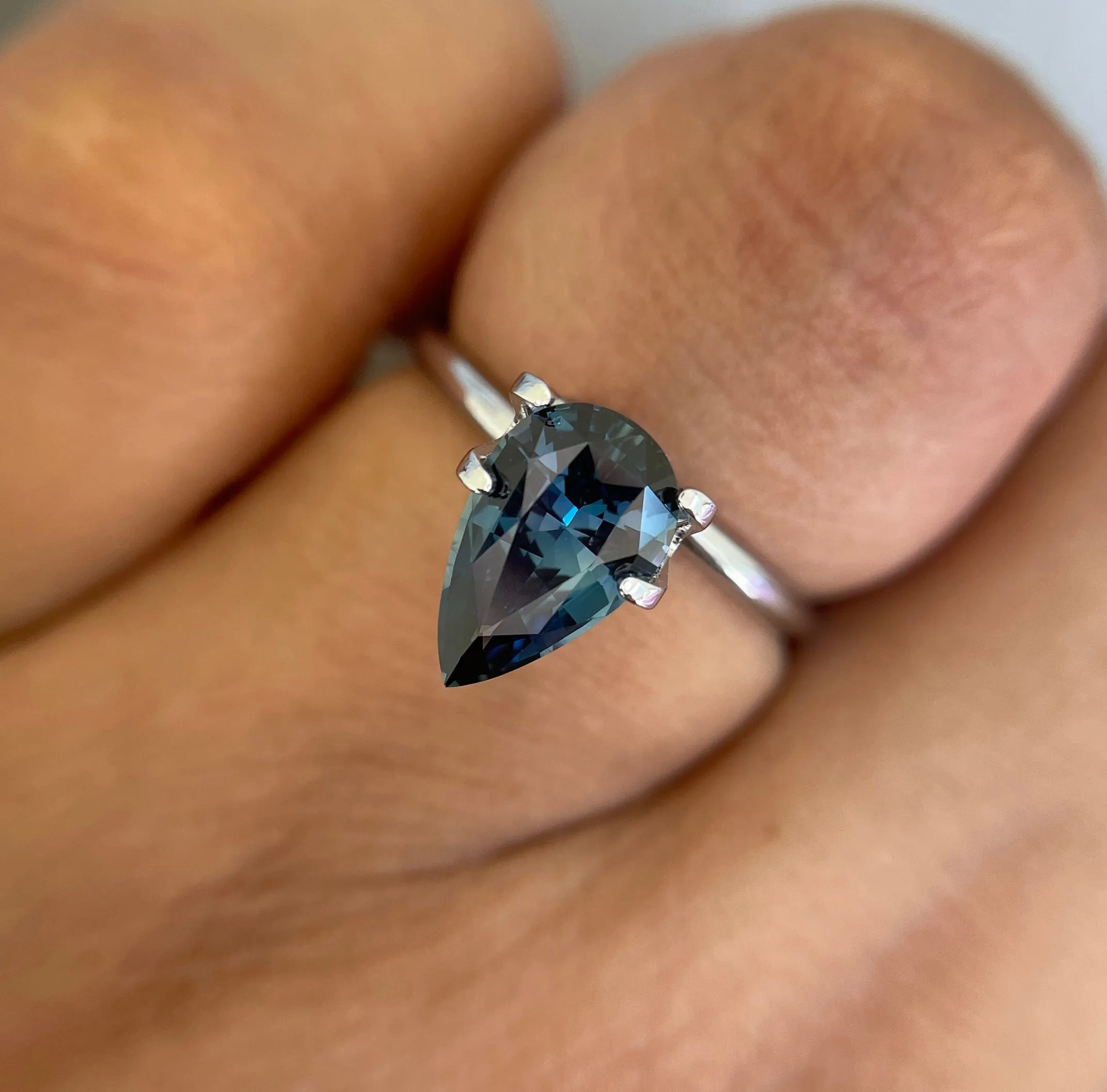 2.15 crt Green Sapphire Gemstones - Loose Genuine Blue Green Sapphire Gems for Sale. Ideal for custom handcrafted jewellery. make your ring
