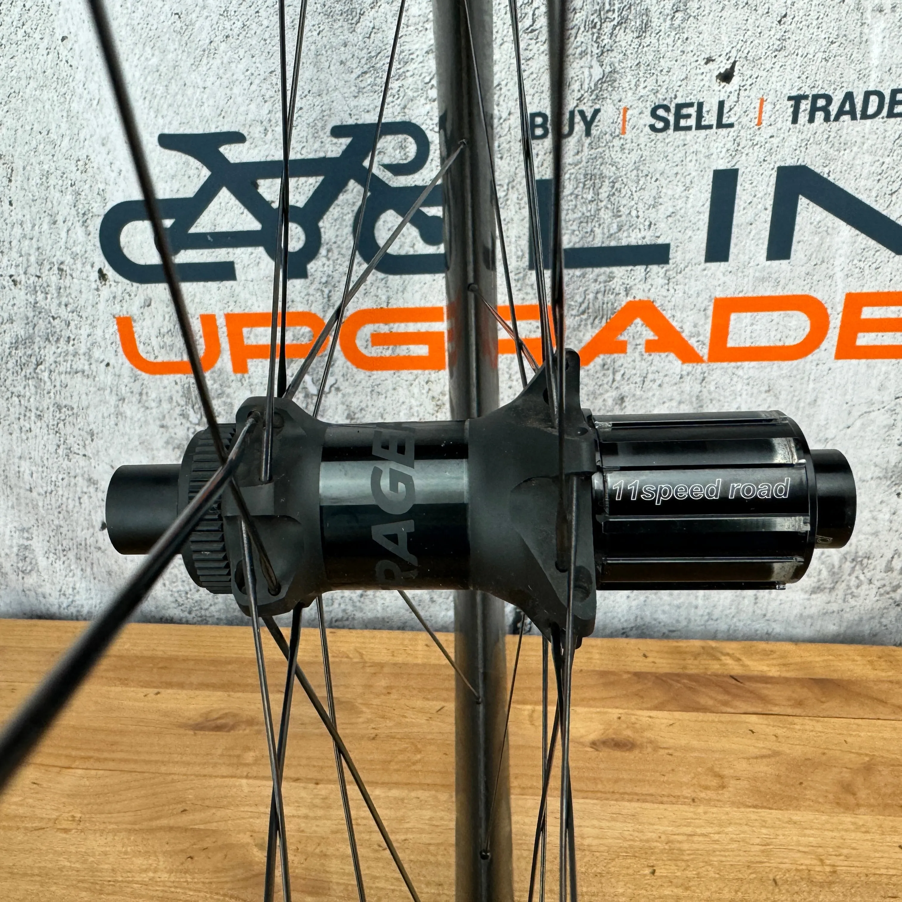 Bontrager Aeolus XXX 6 Carbon Tubeless Disc Brake Wheelset 700c 1635g