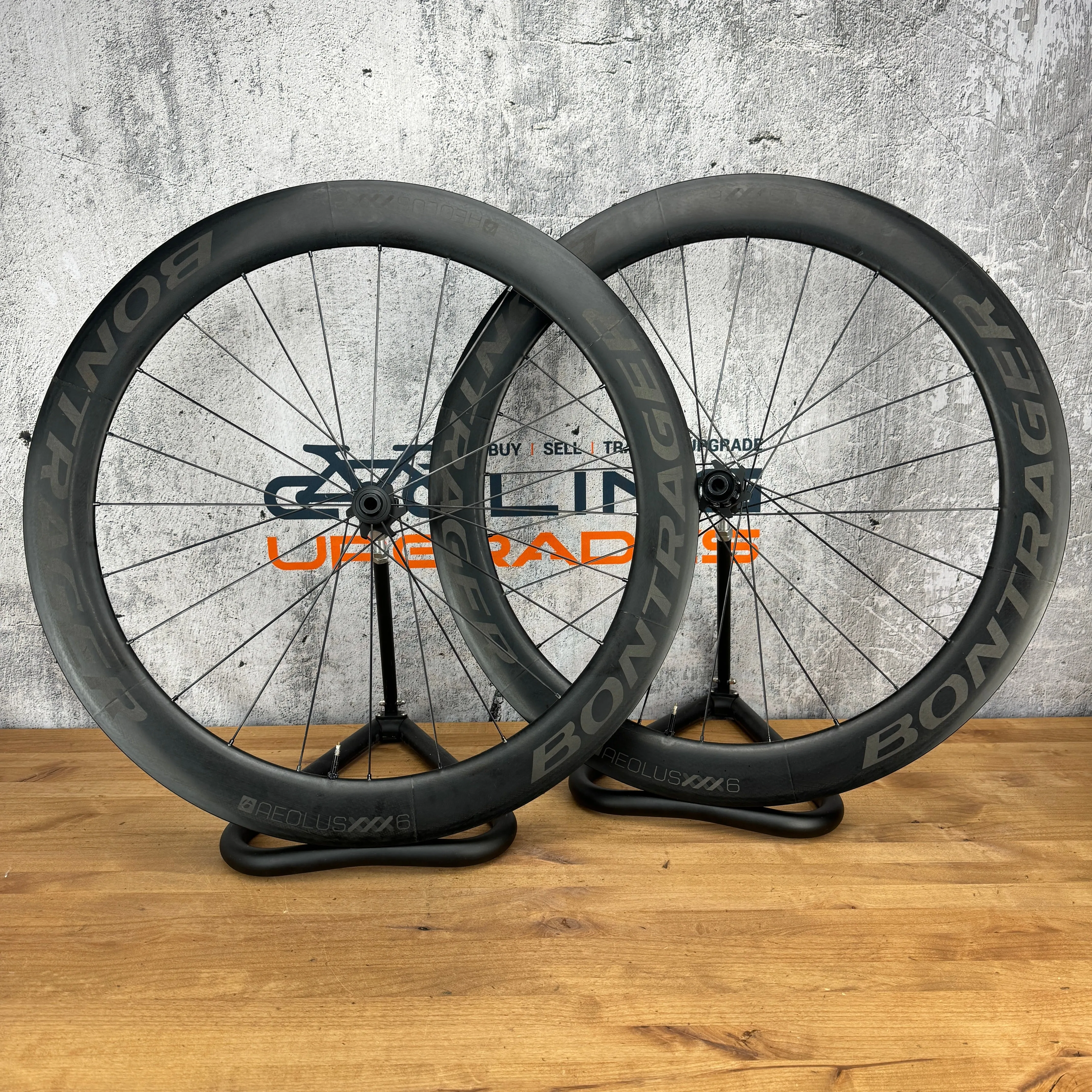 Bontrager Aeolus XXX 6 Carbon Tubeless Disc Brake Wheelset 700c 1635g