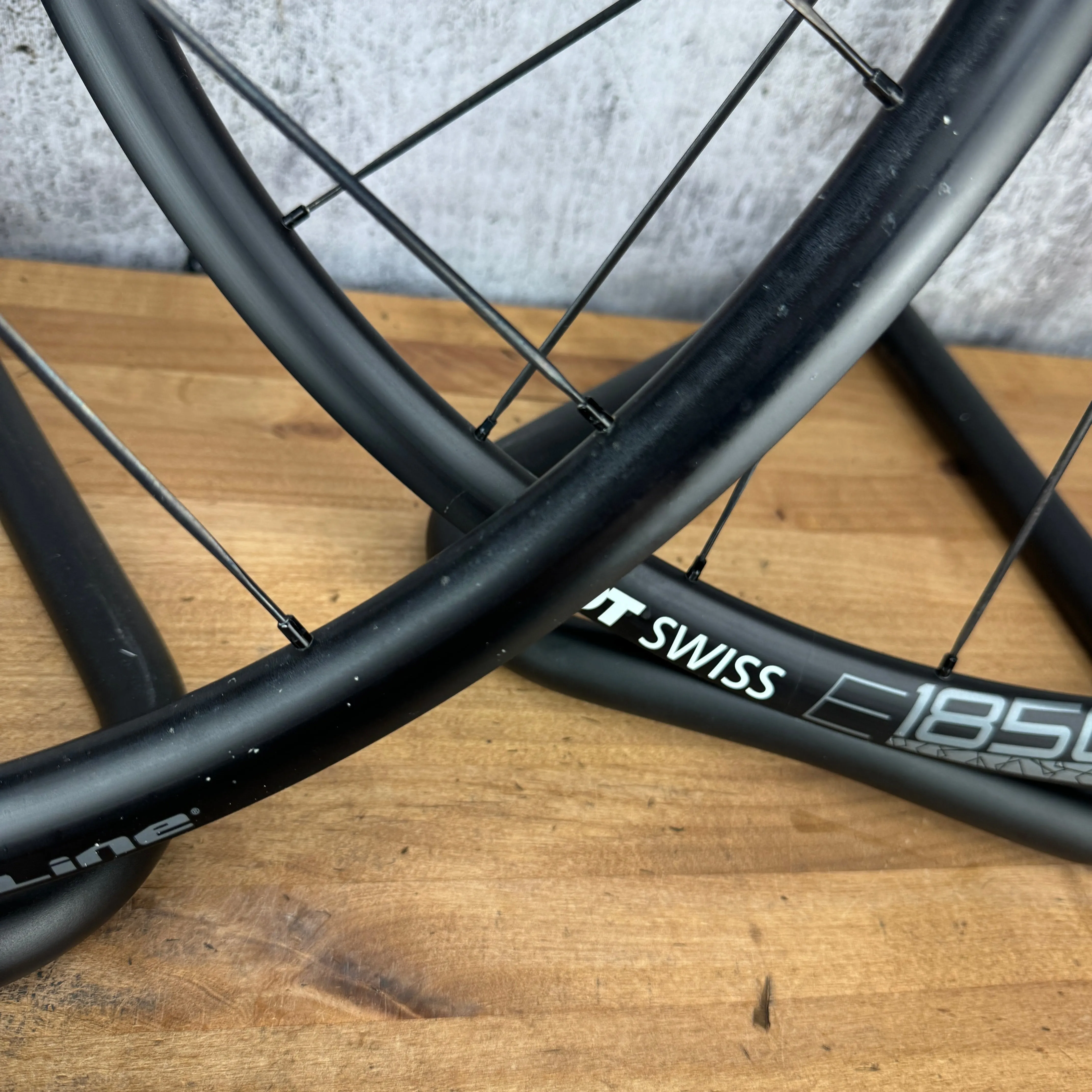 DT Swiss E1850 Spline 23 Alloy Tubeless Disc Brake Wheelset 700c 1818g