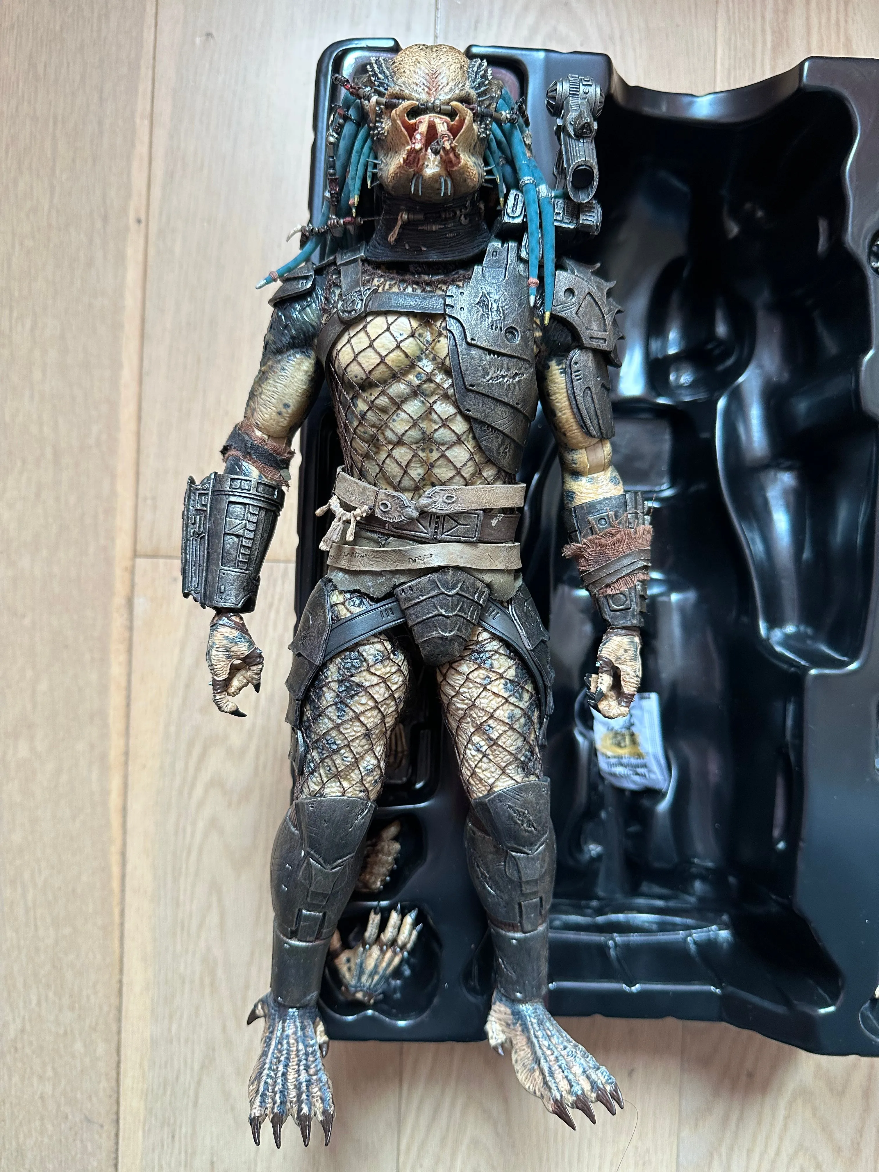 Hottoys Hot Toys 1/6 Scale MMS233 MMS 233 Predator 2 - Elder Predator 2.0 Action Figure USED