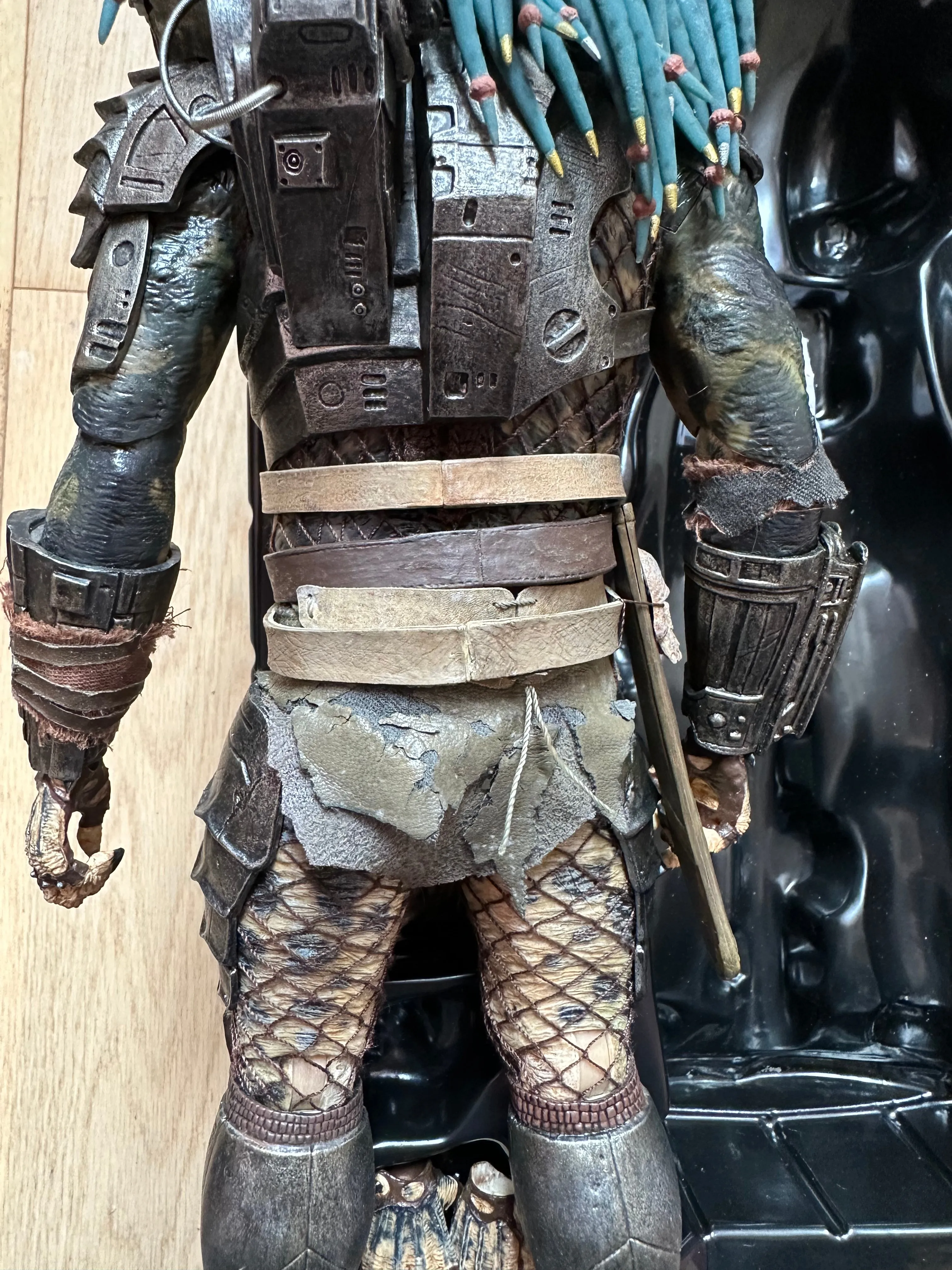 Hottoys Hot Toys 1/6 Scale MMS233 MMS 233 Predator 2 - Elder Predator 2.0 Action Figure USED