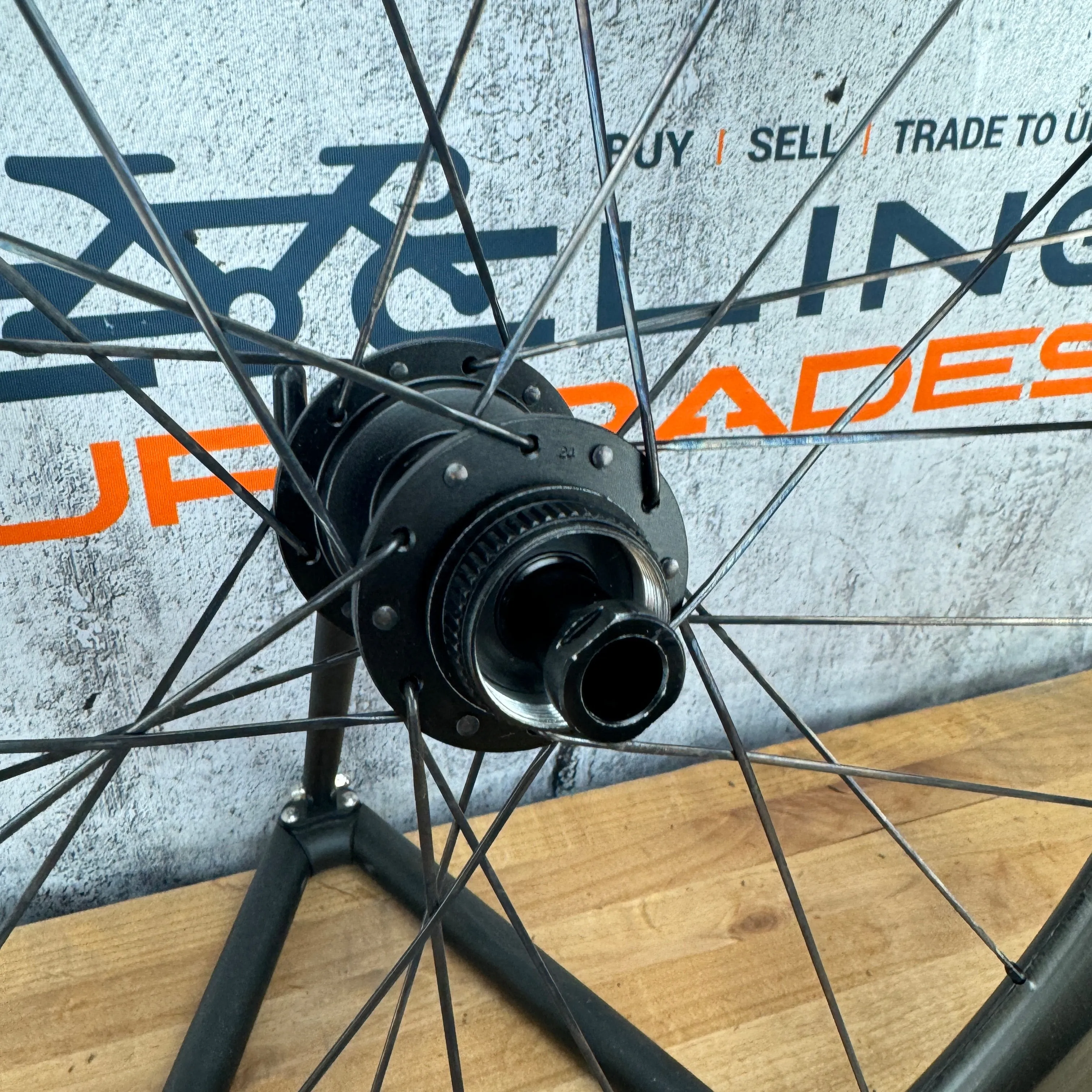 Low Mile! HED Vanquish RC6/RC8 Pro Carbon Disc Brake Wheelset w/ CeramicSpeed
