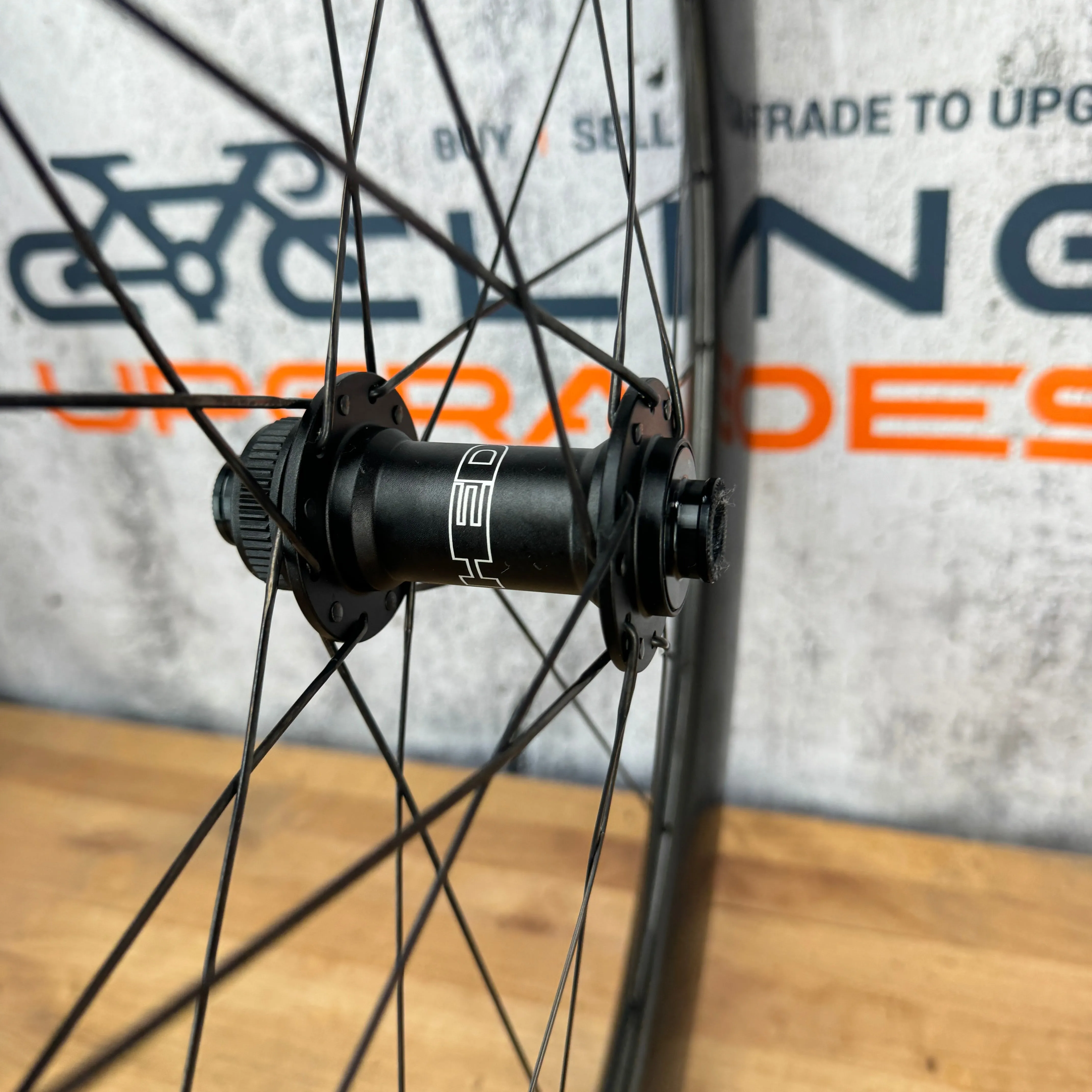 Low Mile! HED Vanquish RC6/RC8 Pro Carbon Disc Brake Wheelset w/ CeramicSpeed