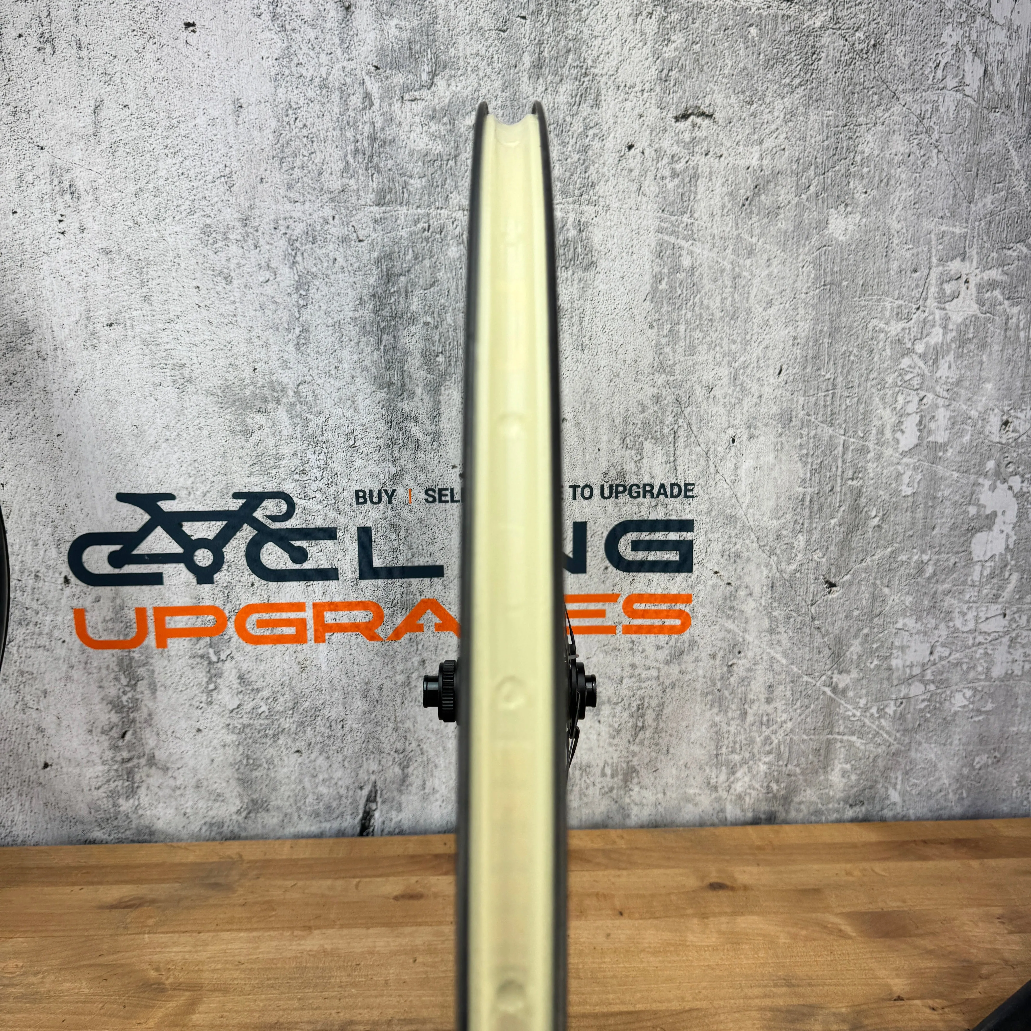 Low Mile! HED Vanquish RC6/RC8 Pro Carbon Disc Brake Wheelset w/ CeramicSpeed