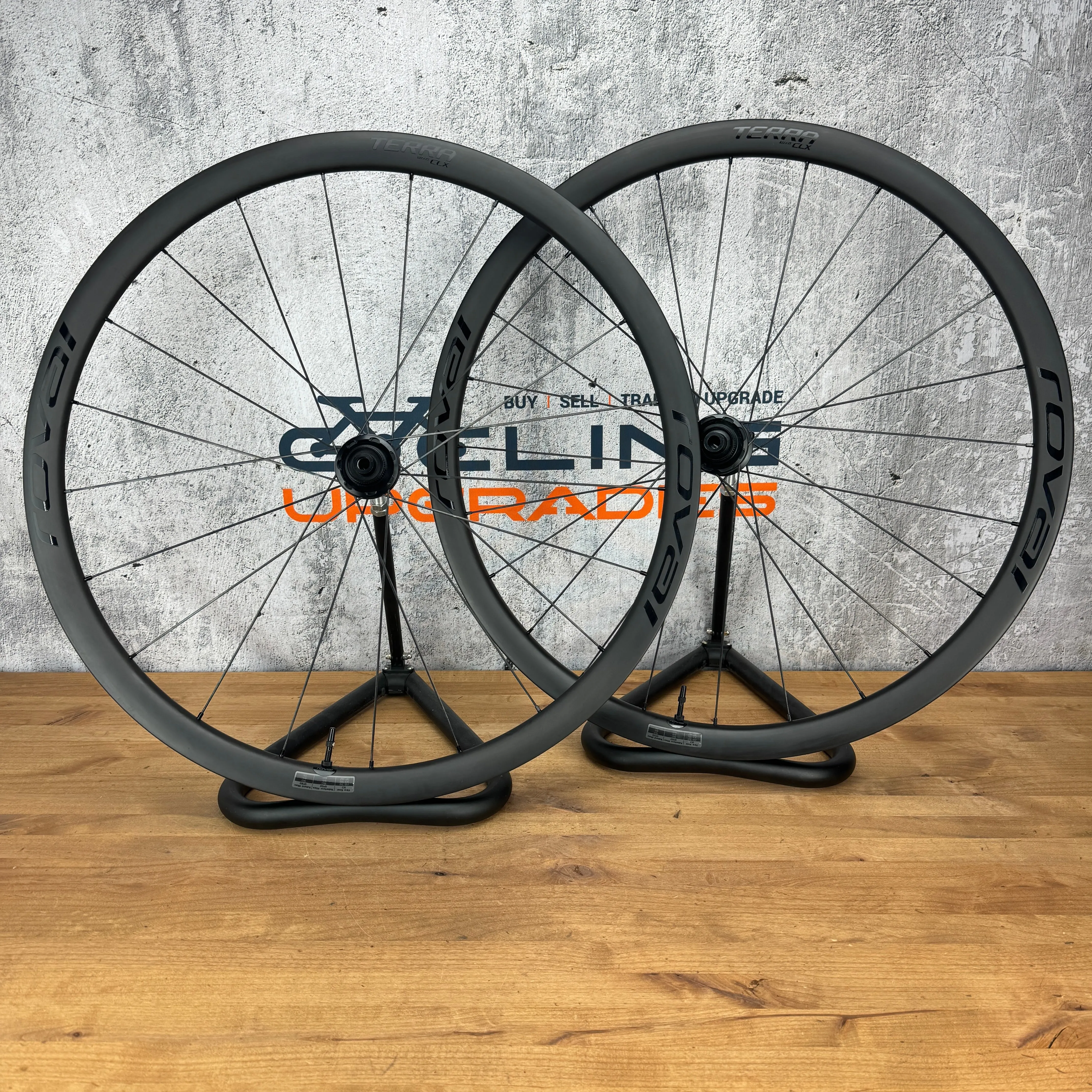 Low Mile! Roval Terra CLX Carbon Tubeless Disc Brake Gravel Wheelset 700c 1312g