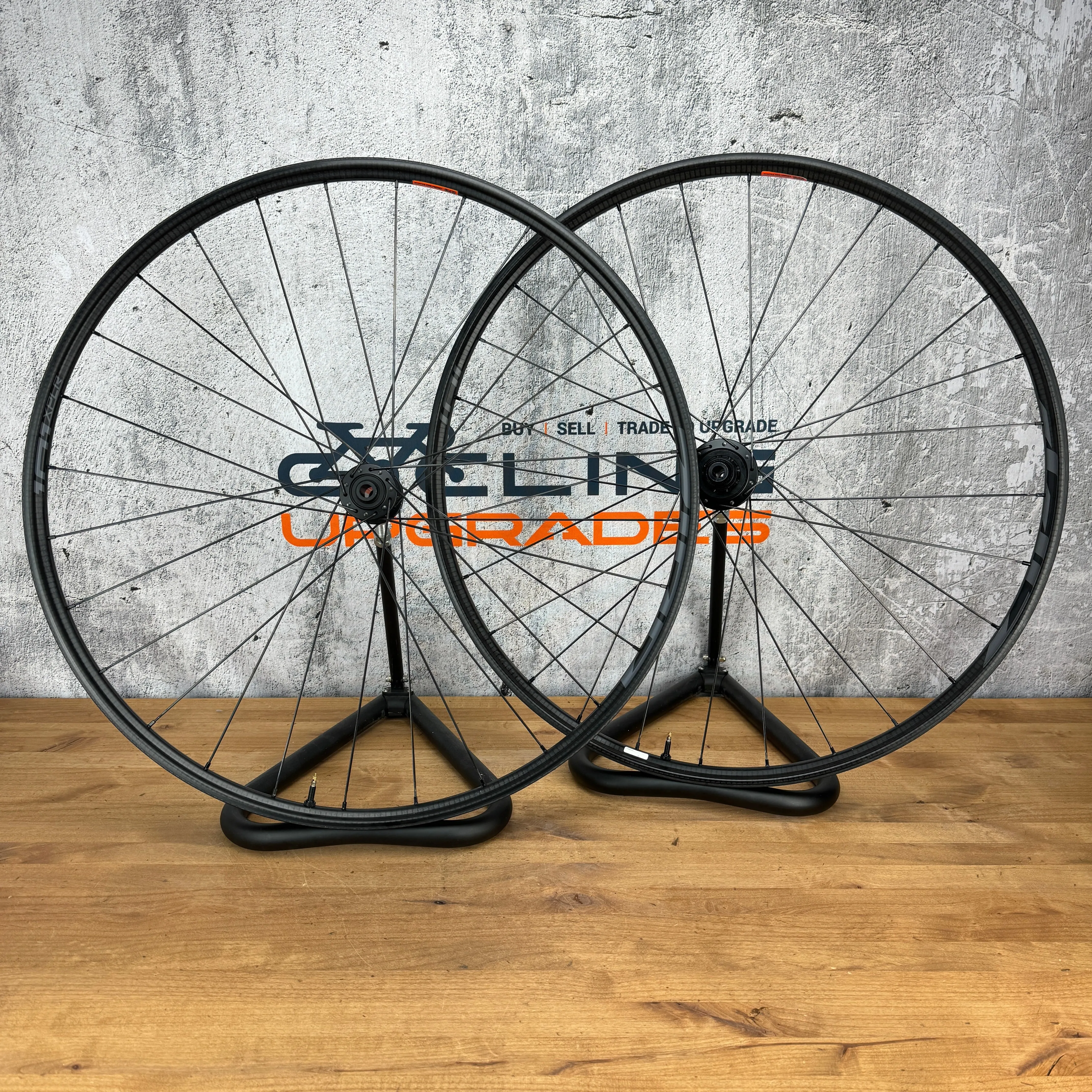 Low Mile! Zipp 101 XPLR Carbon Tubeless Hookless Gravel Disc Wheelset 700c 1707g
