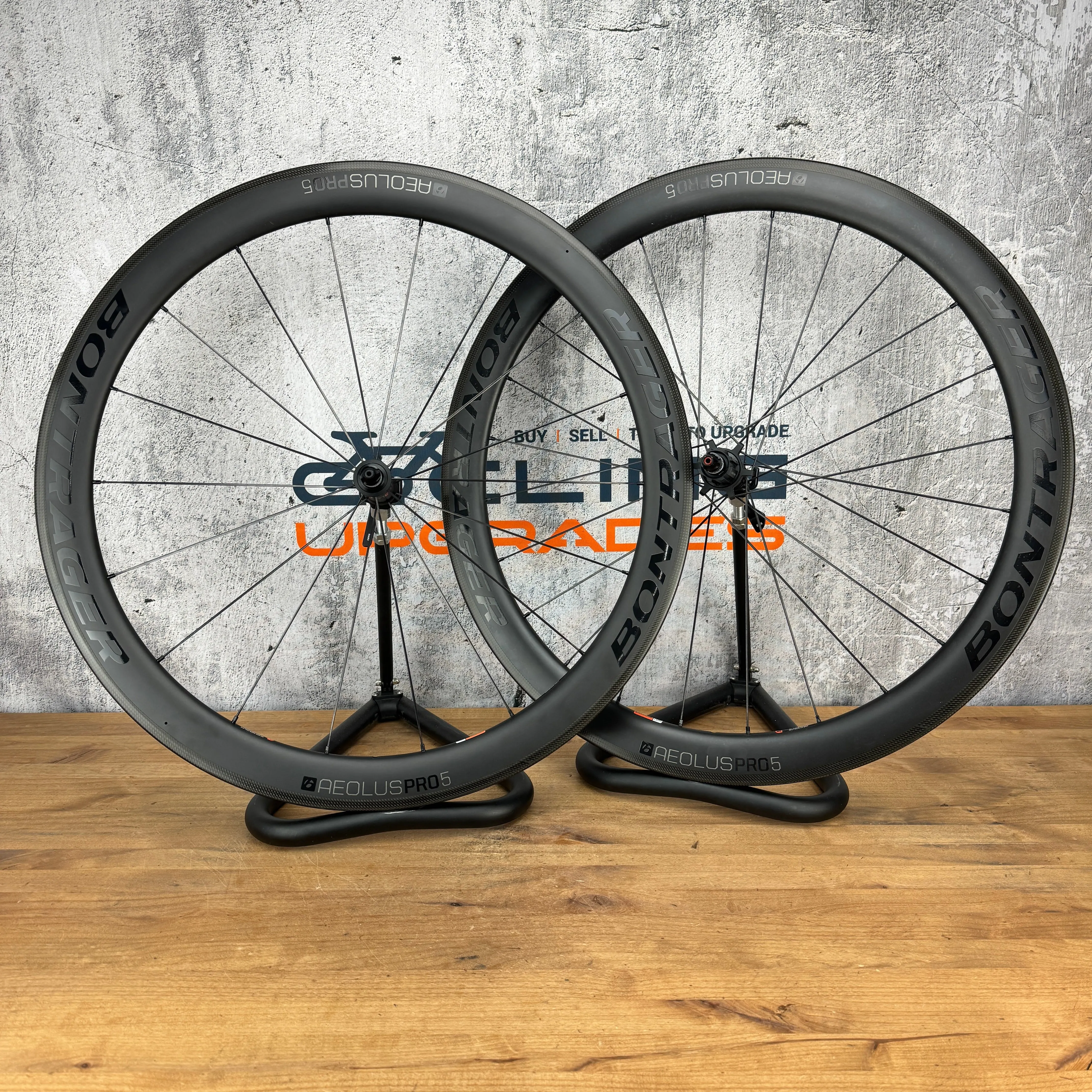 Mint! Bontrager Aeolus Pro 5 Carbon Tubeless Wheelset 700c Rim Brake 1724g