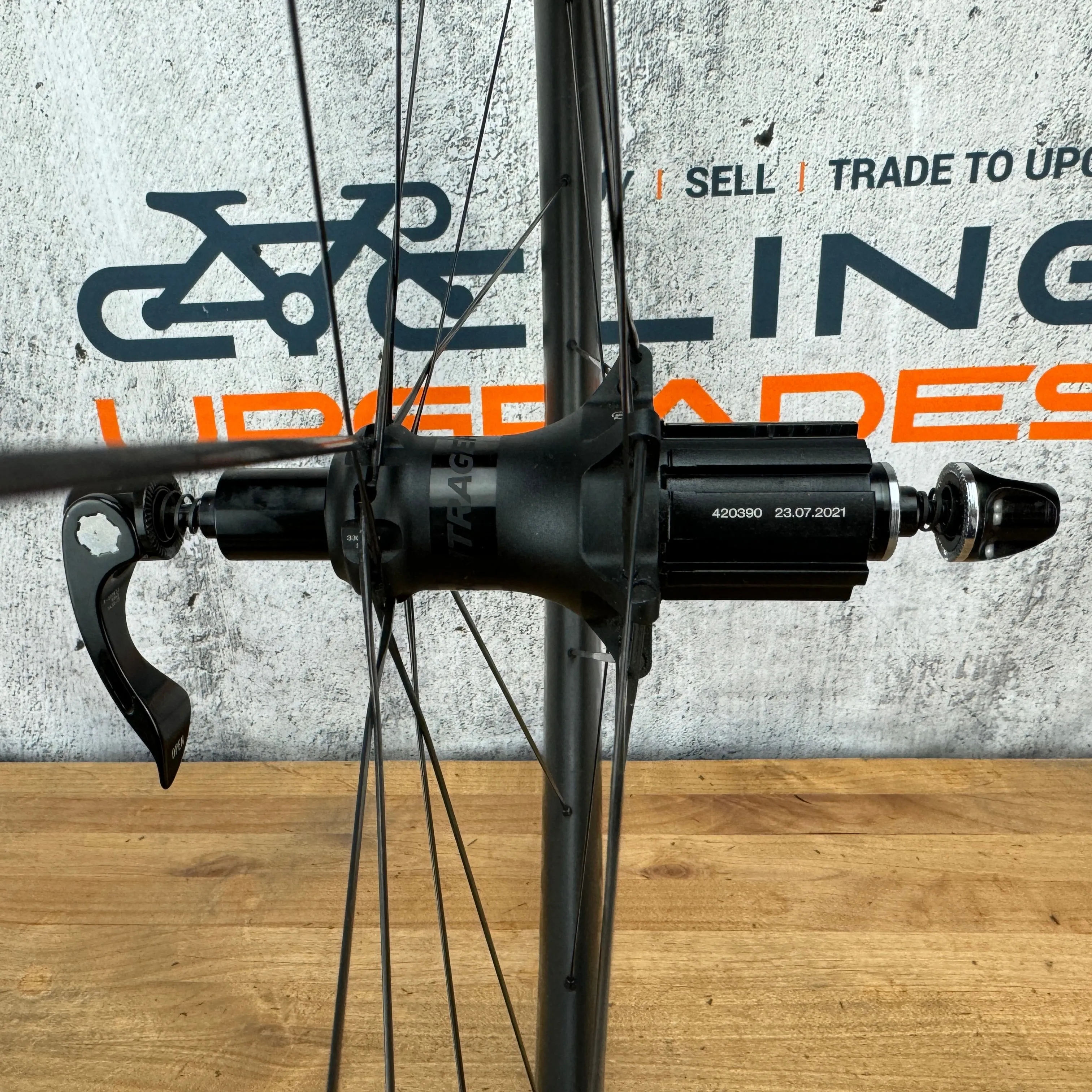Mint! Bontrager Aeolus Pro 5 Carbon Tubeless Wheelset 700c Rim Brake 1724g