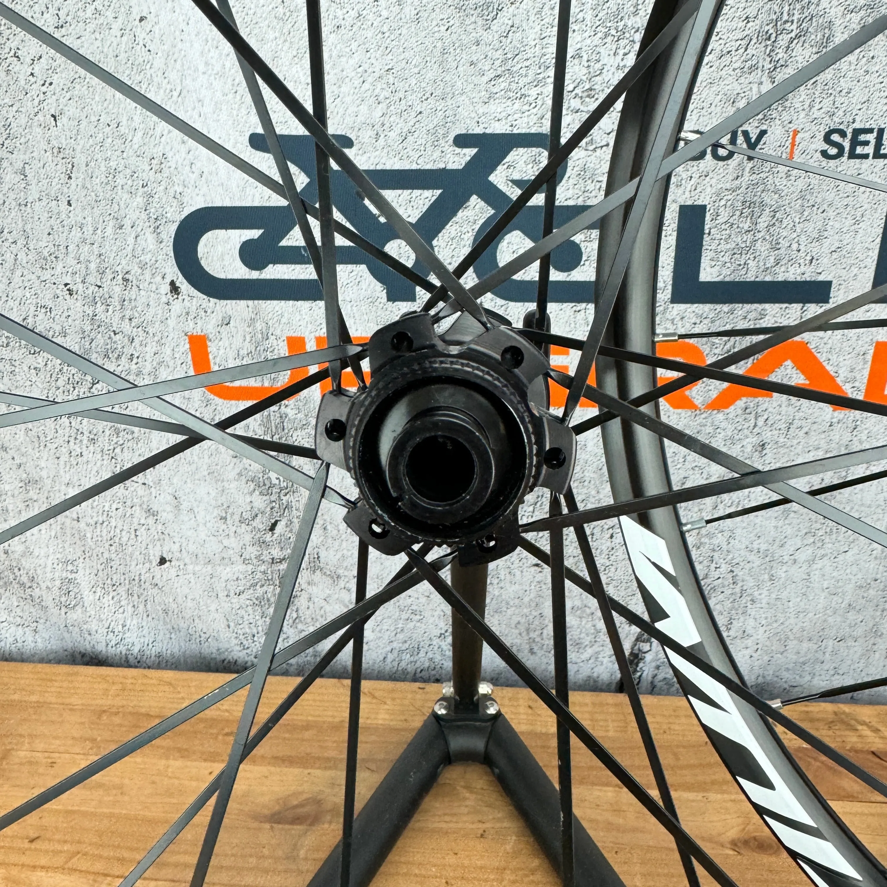 Mint! Mavic Aksium Alloy Tubeless Disc Brake Wheelset 700c 1803g Center Lock
