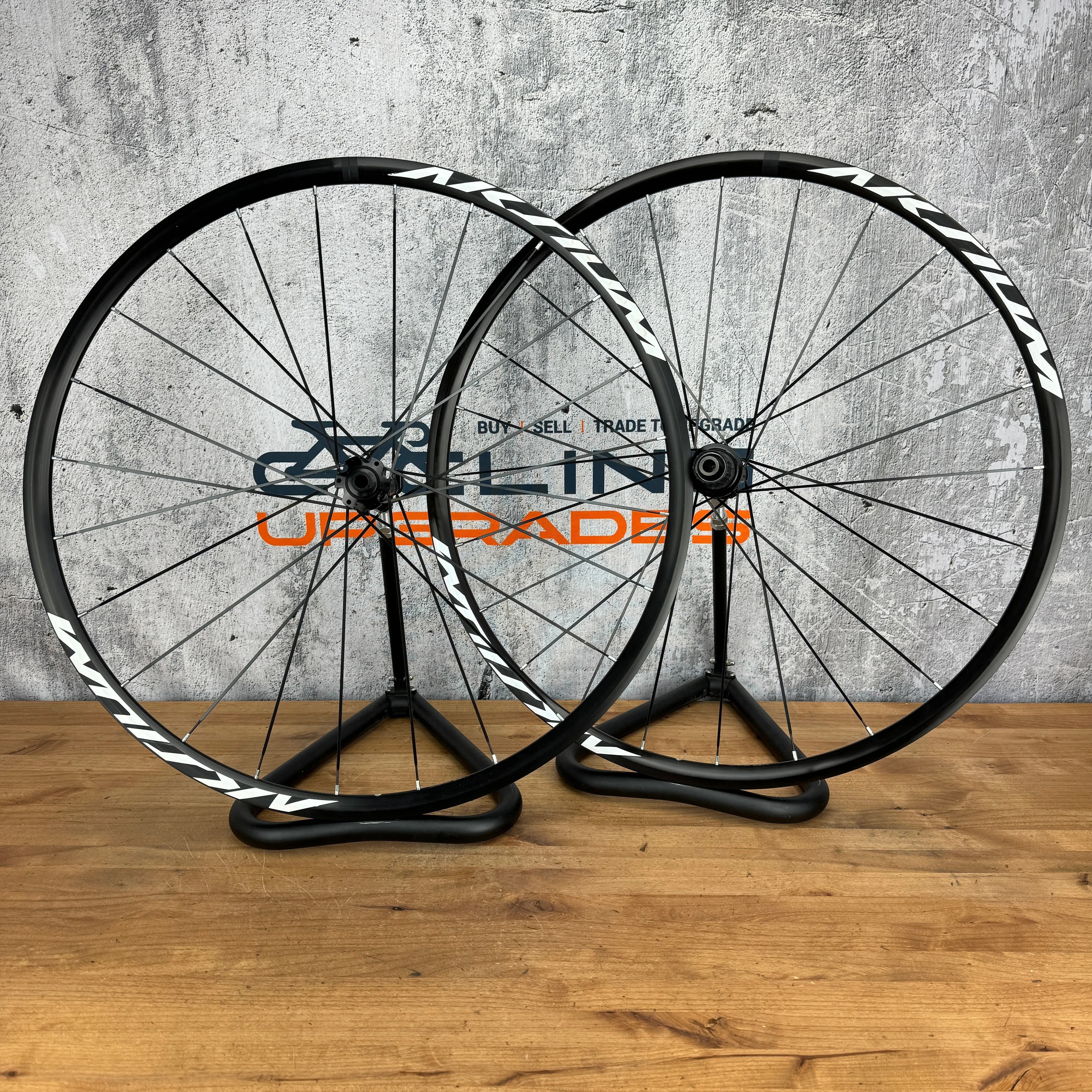 Mint! Mavic Aksium Alloy Tubeless Disc Brake Wheelset 700c 1803g Center Lock
