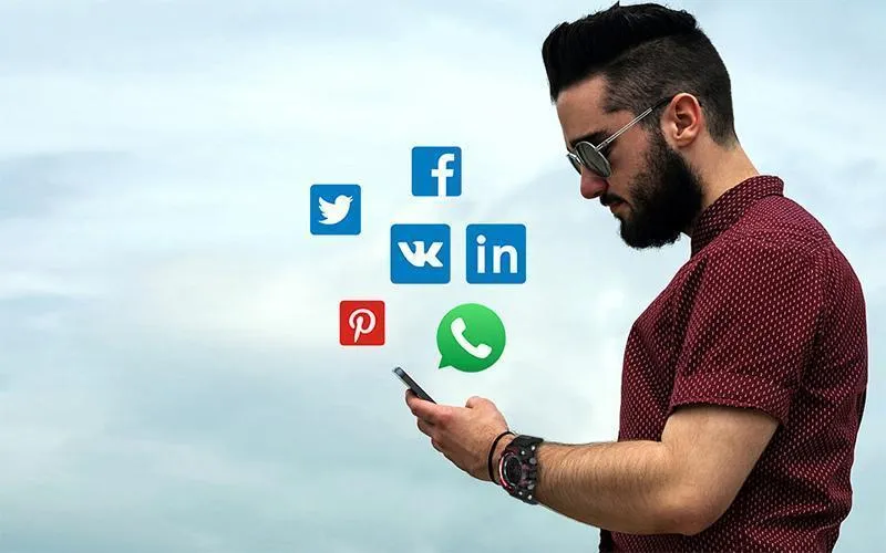 New Deluxe Smart Watch with BT Call / SMS  /Twitter / Facebook / Whatsapp / Skype Reminder Sports Steps