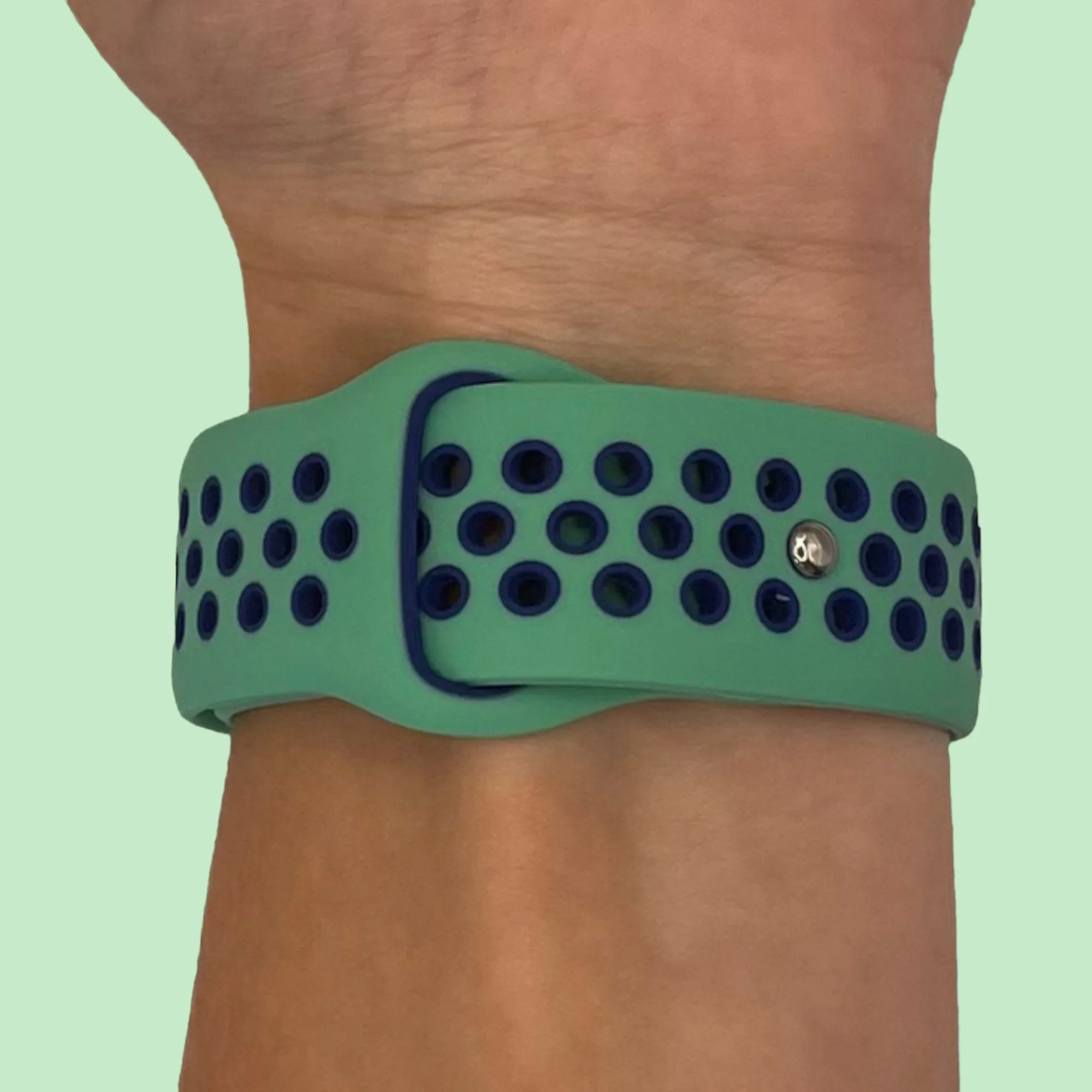 Replacement Silicone Sports Watch Band Compatible with the Fitbit Charge 3 & Charge 4