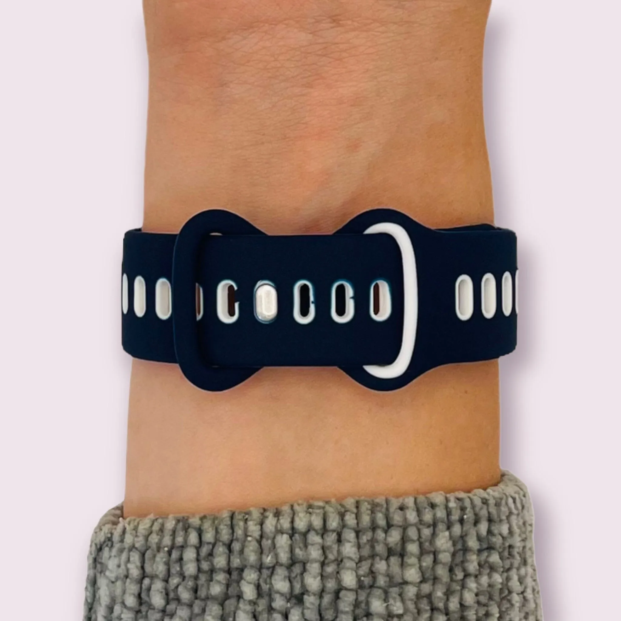 Replacement Silicone Sports Watch Straps Compatible with the Fitbit Charge 5