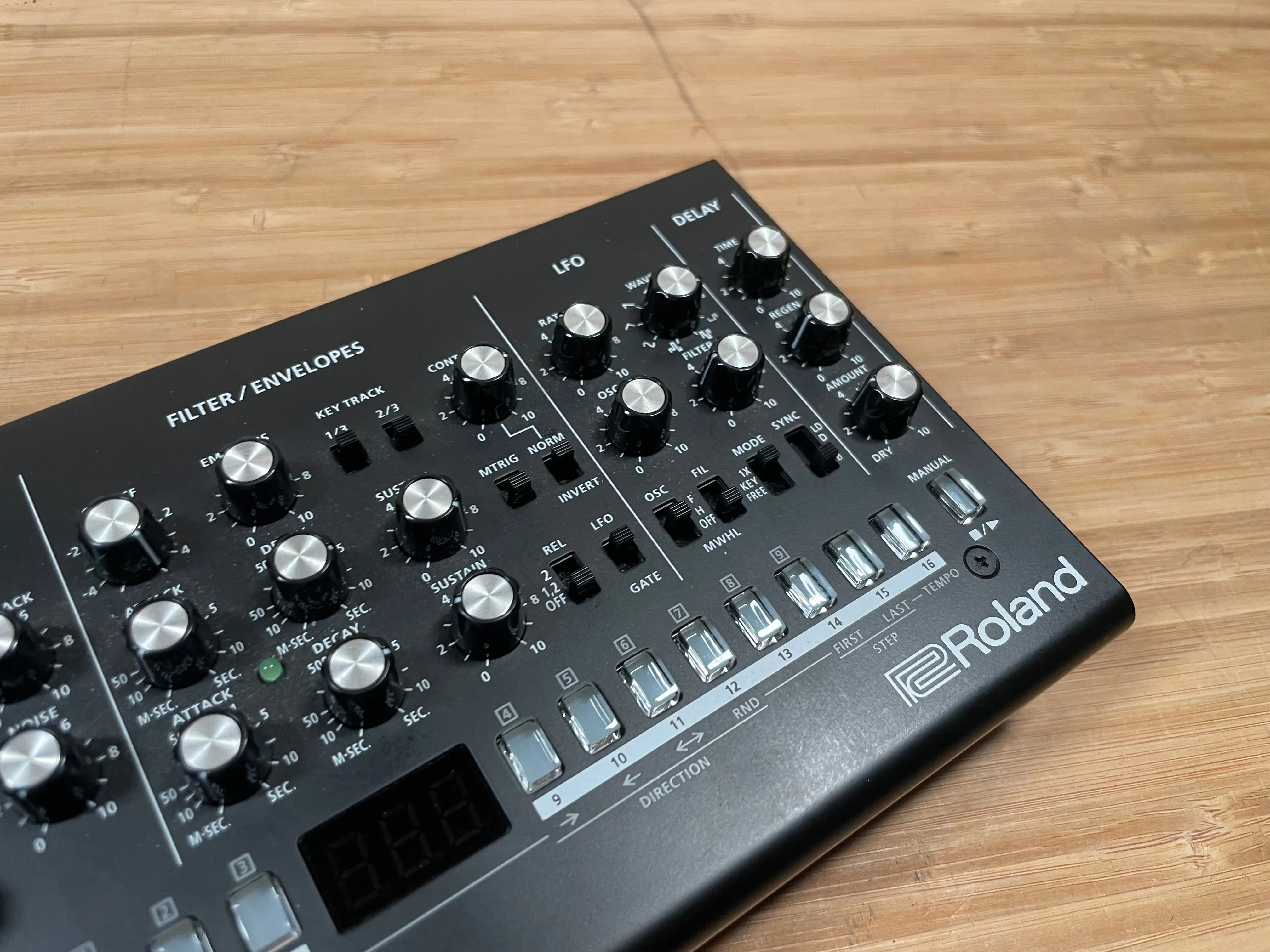 Roland SE-02 Boutique Series Analog Synthesizer Used