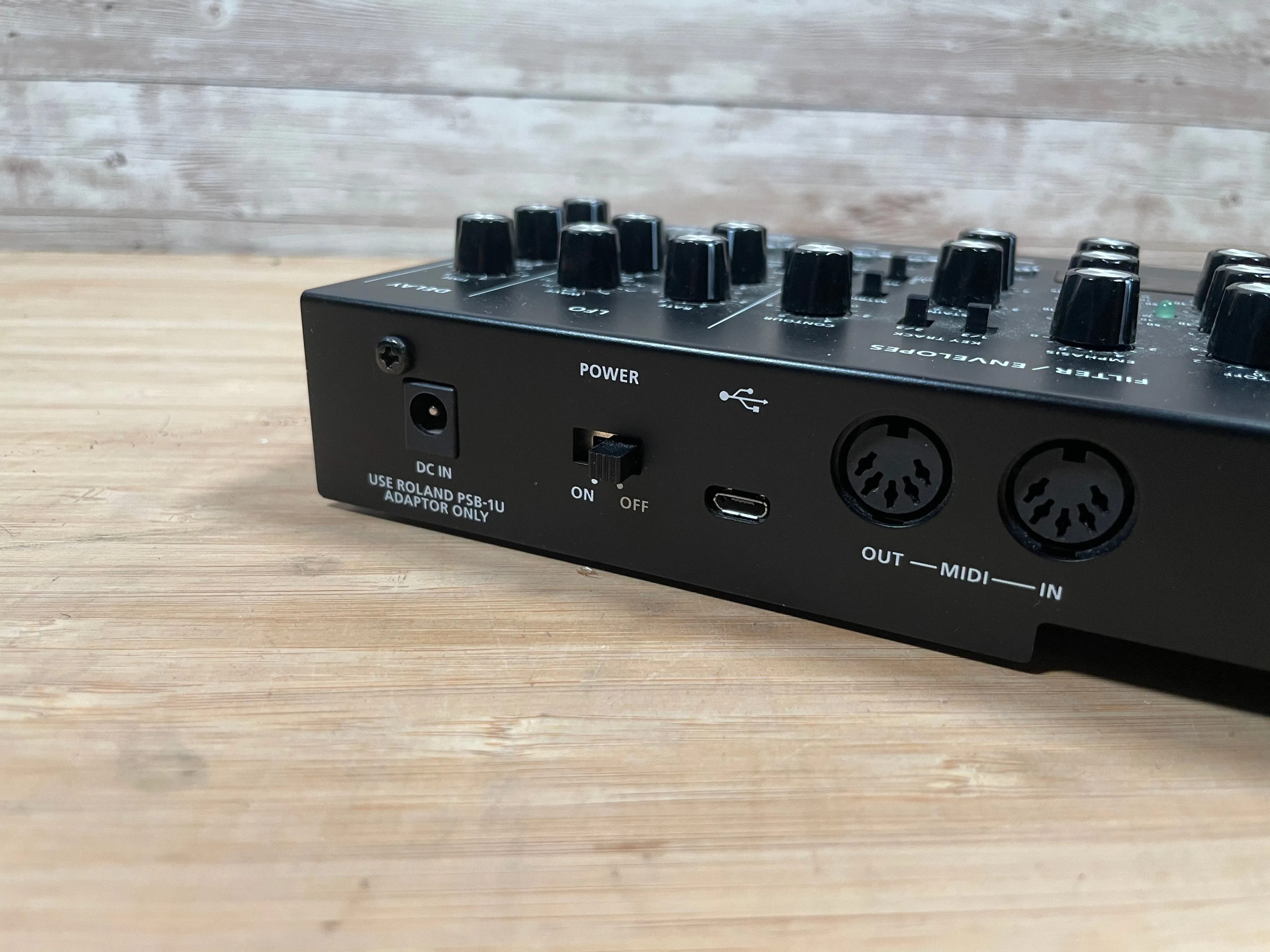 Roland SE-02 Boutique Series Analog Synthesizer Used