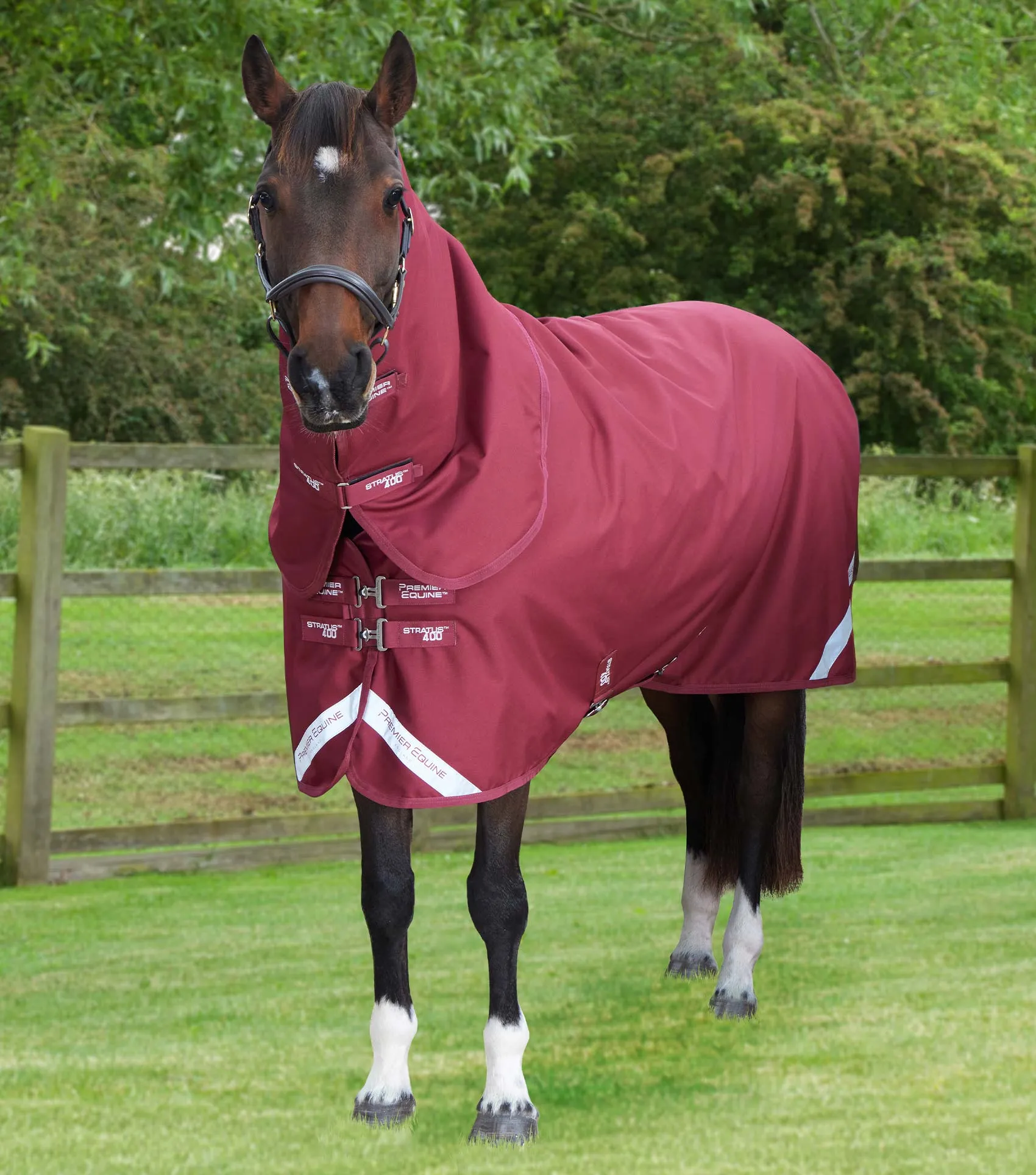 Stratus 1200 Series 400g Turnout Rug with Classic Neck Cover Burgundy