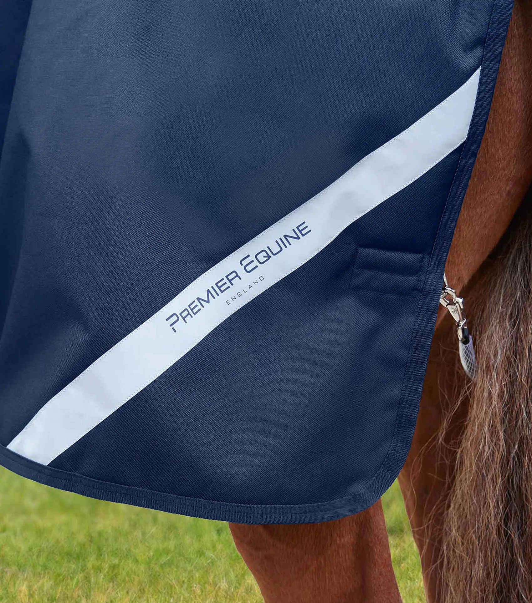 Stratus 1200 Series 400g Turnout Rug with Classic Neck Cover Navy