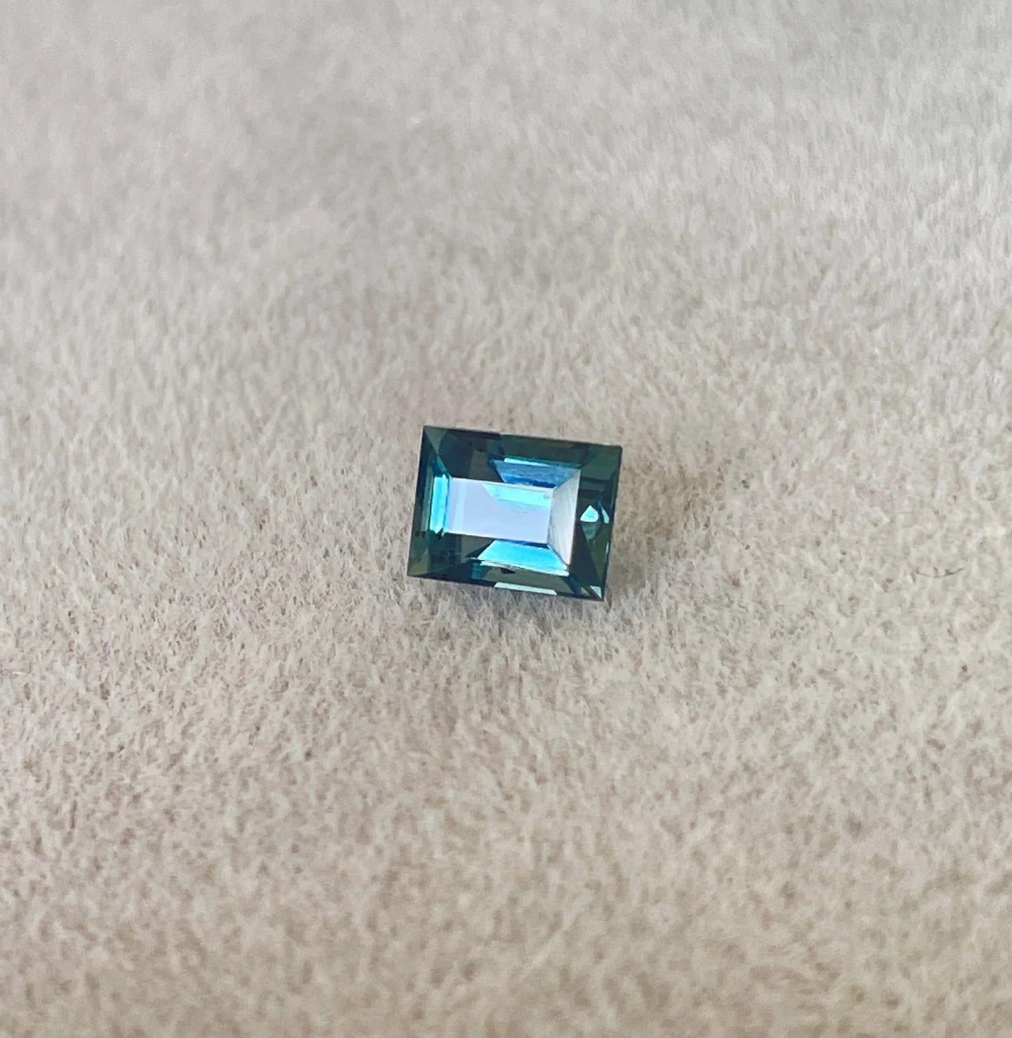 This 0.79 crt Teal Sapphire/ Green sapphire/ bi colour Sapphire/ parti sapphire/ Engagement Ring/ Montana sapphire/ Australian sapphire